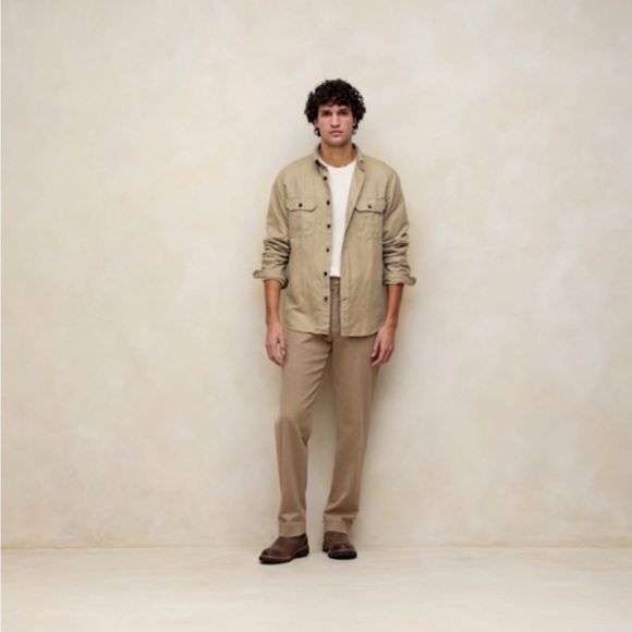 *New* Men’s Banana Republic Button Down. - Picture 1 of 4